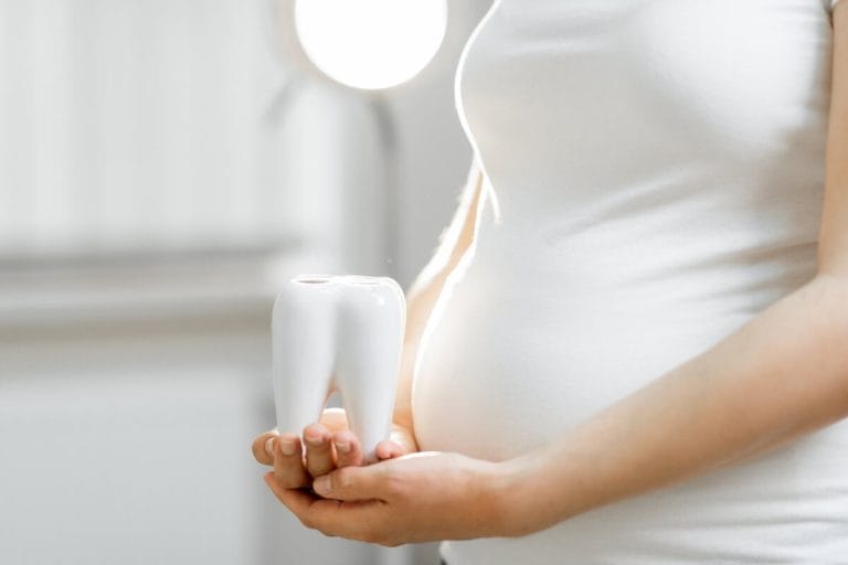 Popravka zuba u trudnoći je bezbedna intervencija u ordinaciji Magic Dent.