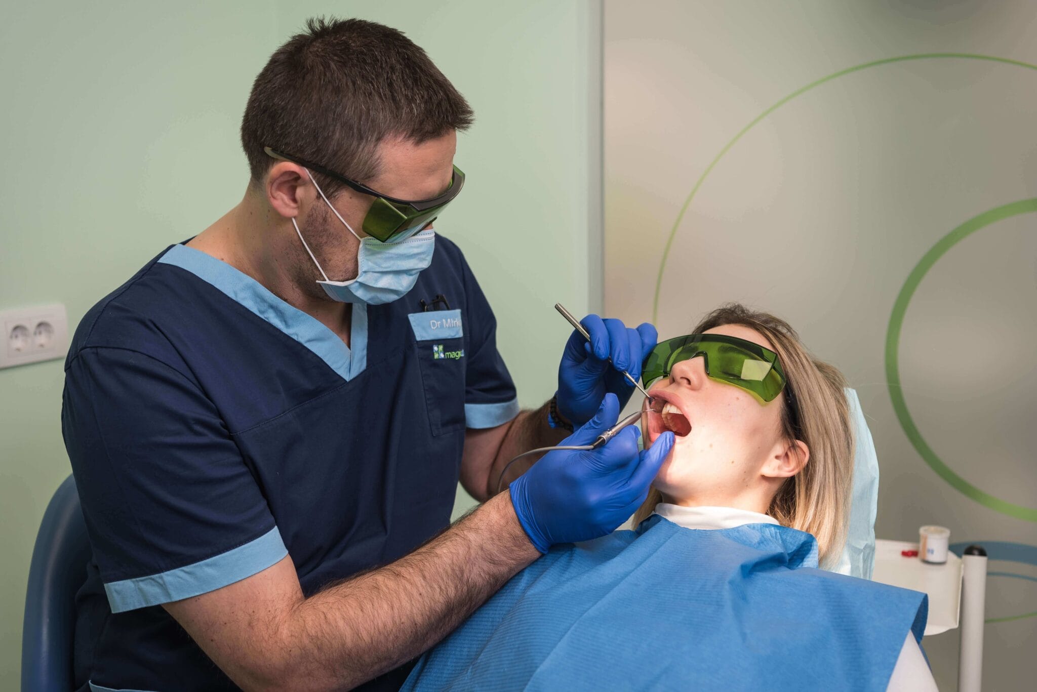 Parodontologija: briga o desnima uz naše iskusne stručnjake.