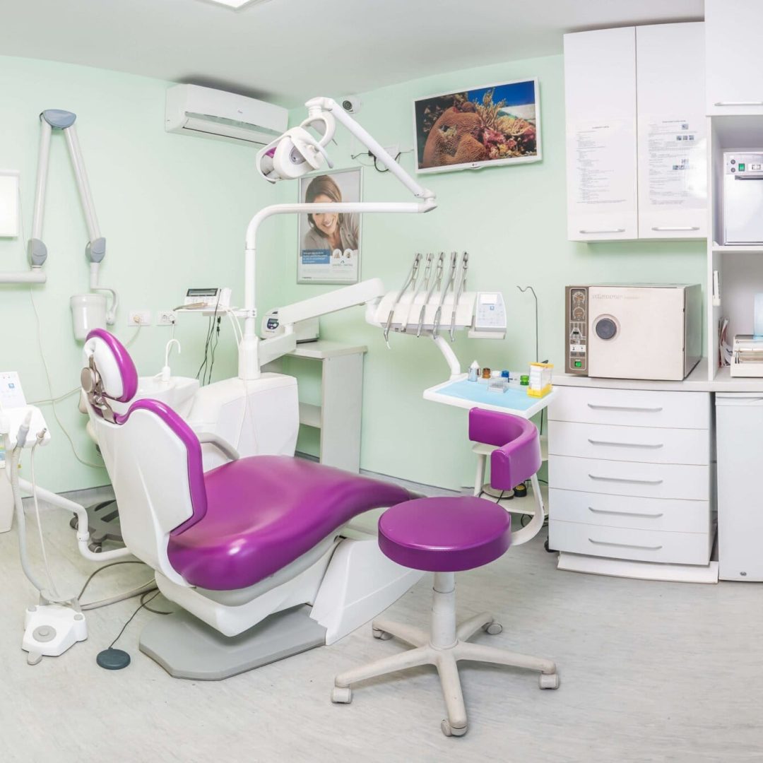 Prijatan ambijent u ordinaciji olakšaće i ulepšaće vam plombiranje zuba.
